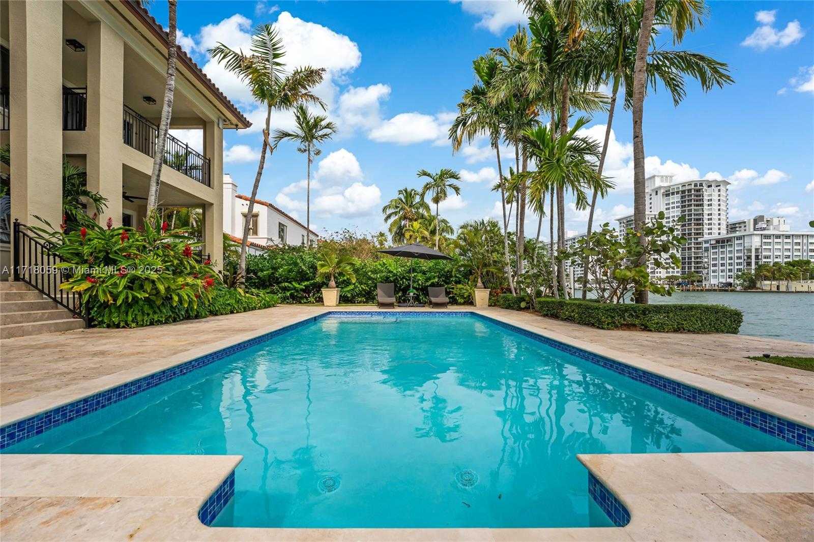 Small Image of 5655 PINE TREE DR, Miami Beach Number 55