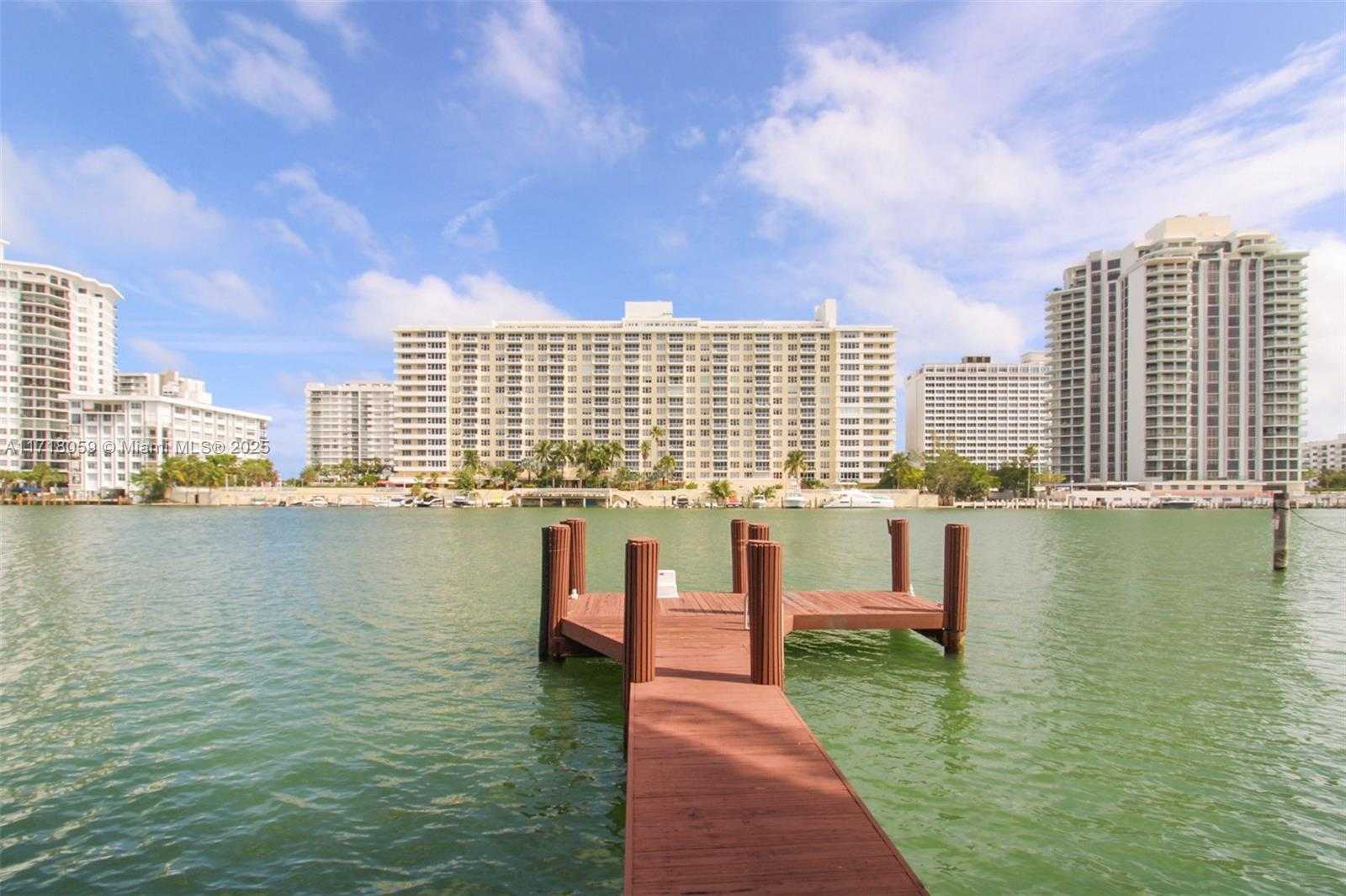 Small Image of 5655 PINE TREE DR, Miami Beach Number 56
