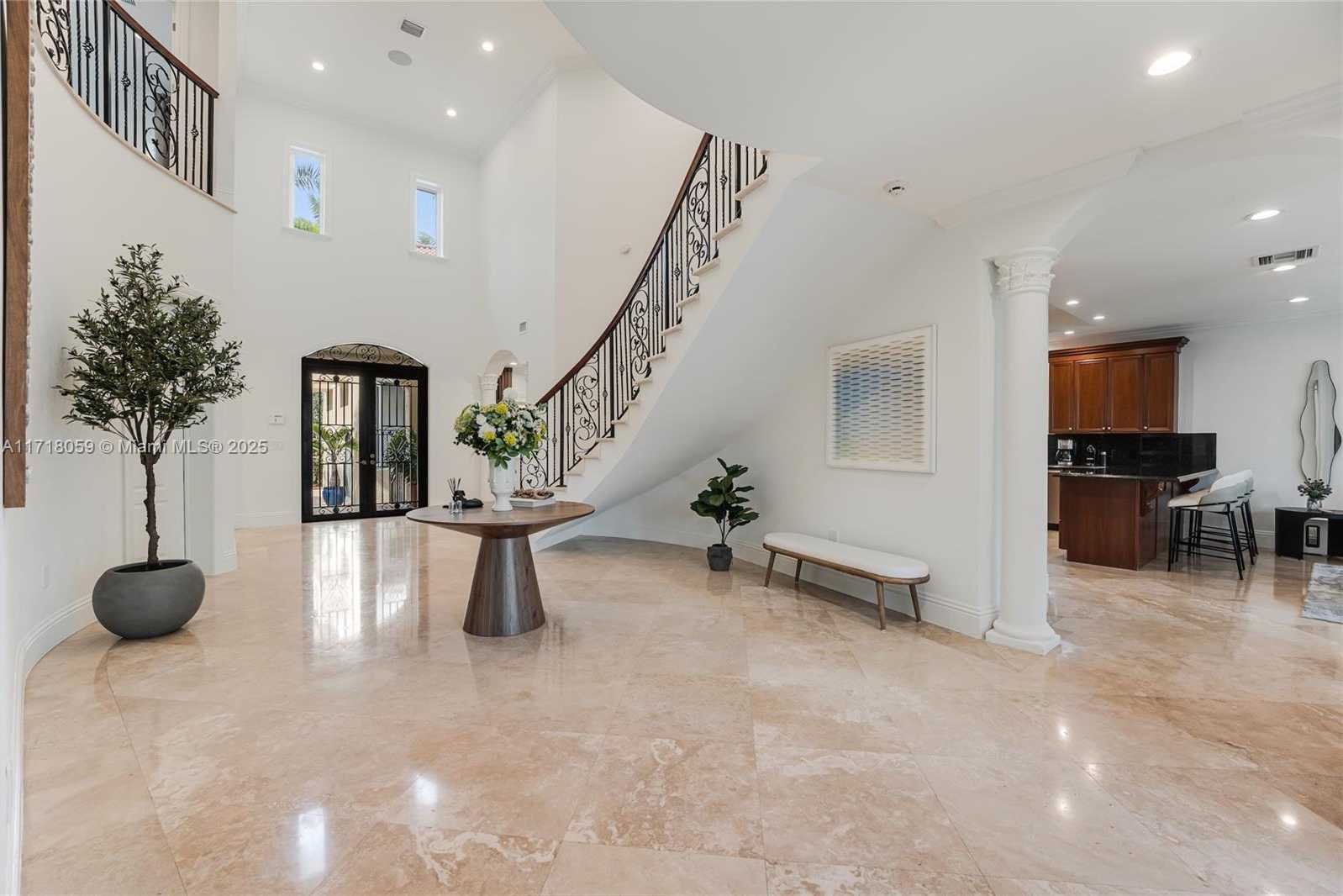 Small Image of 5655 PINE TREE DR, Miami Beach Number 6