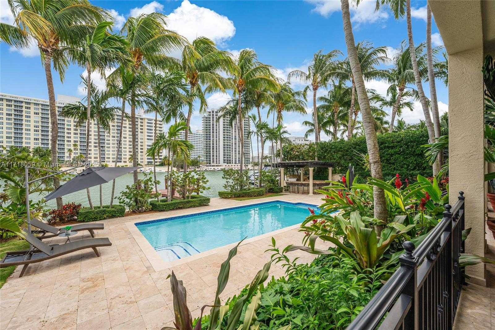 Small Image of 5655 PINE TREE DR, Miami Beach Number 61