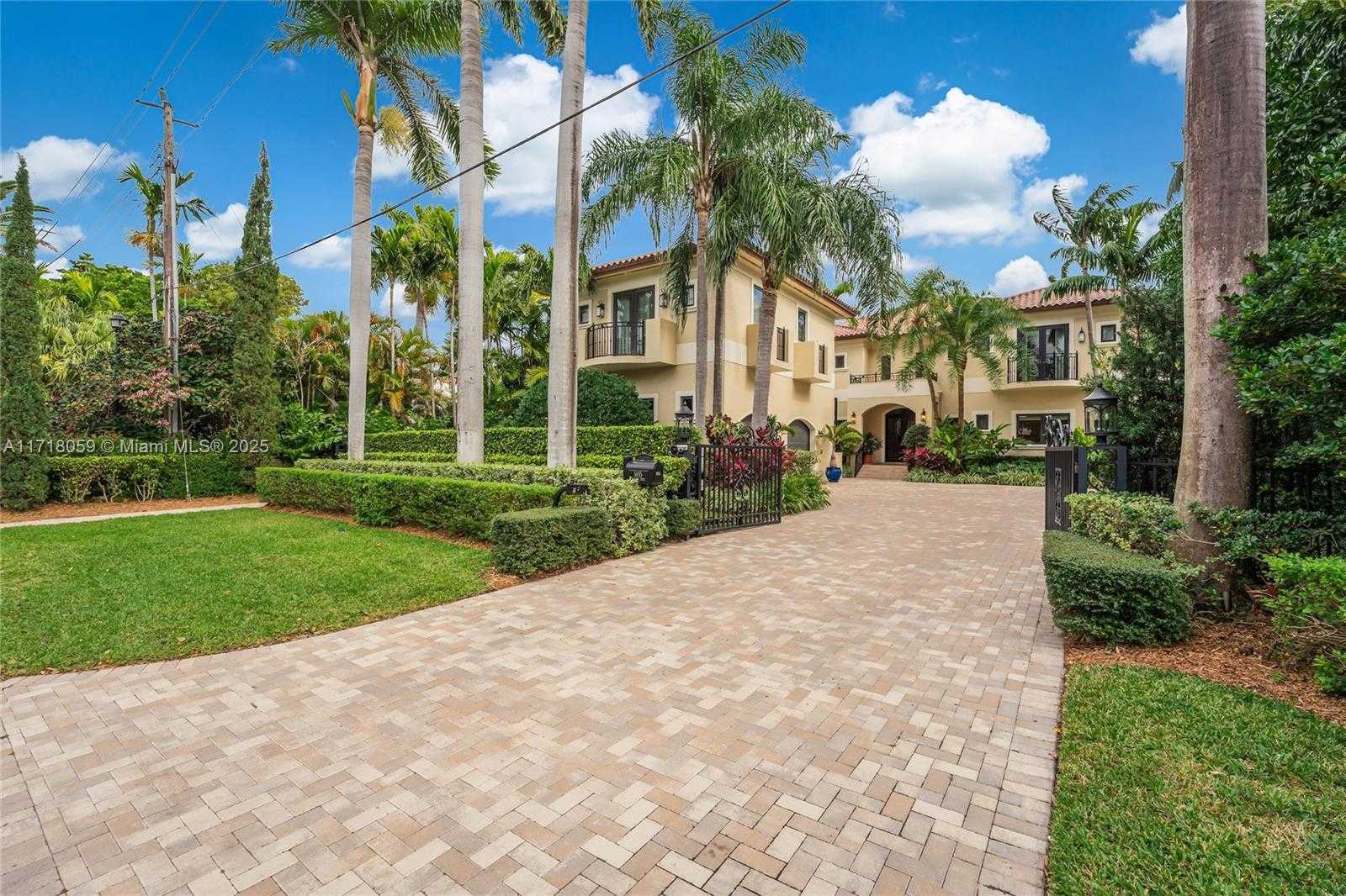 Small Image of 5655 PINE TREE DR, Miami Beach Number 62
