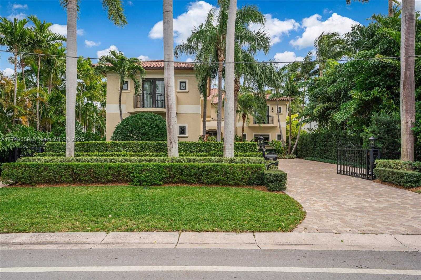 Small Image of 5655 PINE TREE DR, Miami Beach Number 63