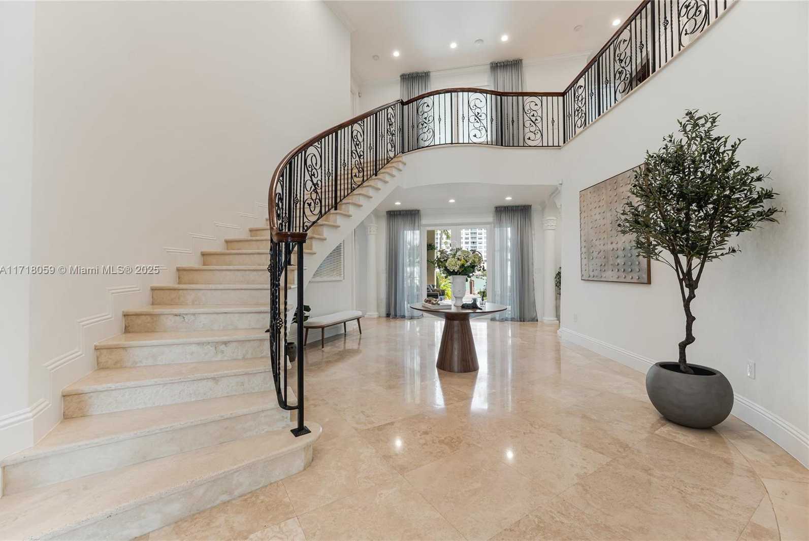 Small Image of 5655 PINE TREE DR, Miami Beach Number 7