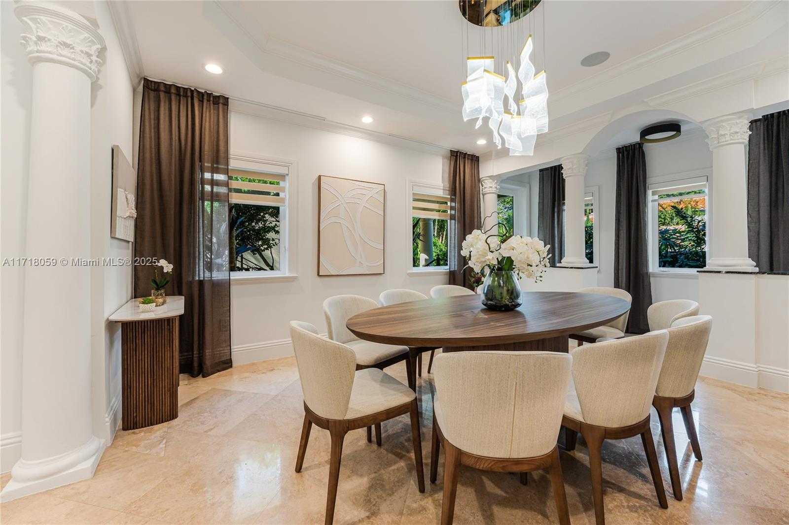 Small Image of 5655 PINE TREE DR, Miami Beach Number 8