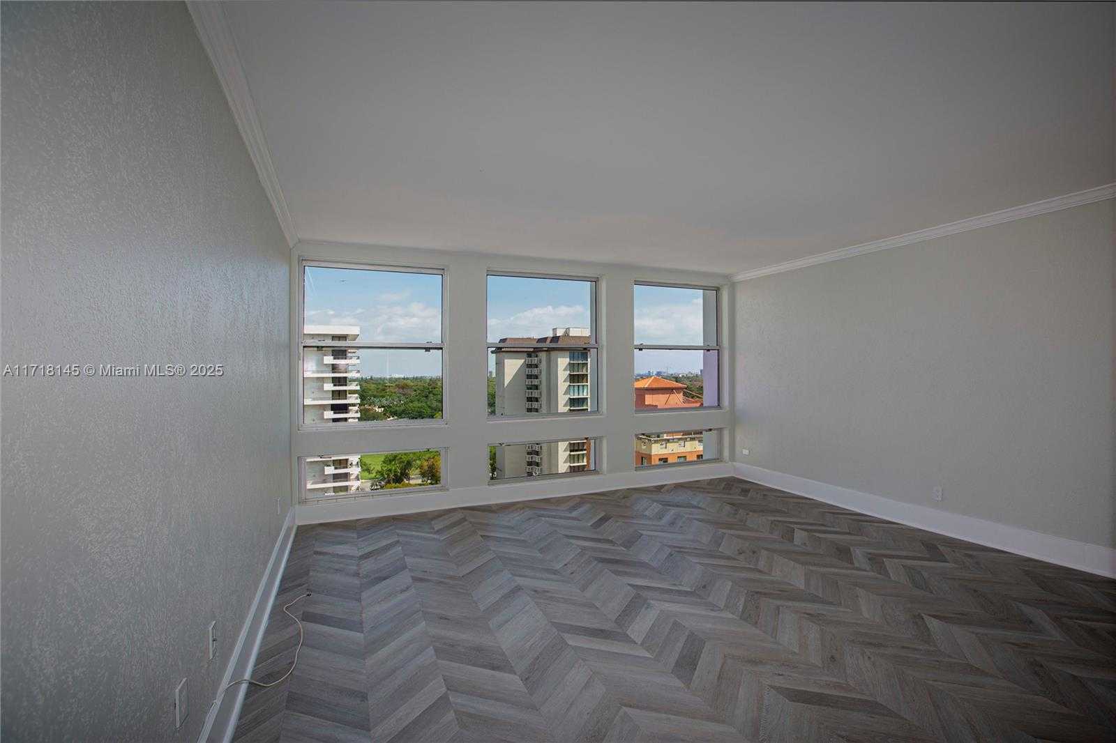 Small Image of 700 BILTMORE WAY #1016, Coral Gables Number 2