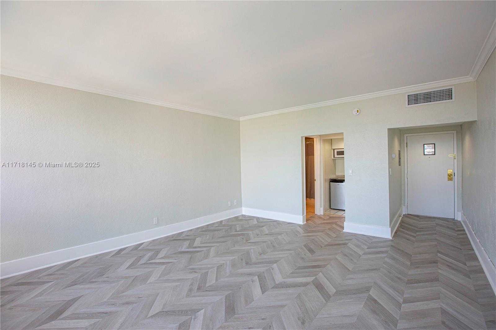 Small Image of 700 BILTMORE WAY #1016, Coral Gables Number 3