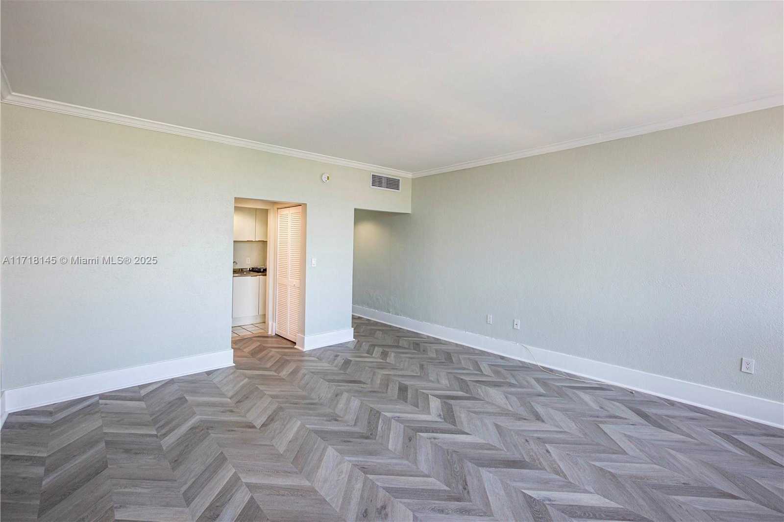 Small Image of 700 BILTMORE WAY #1016, Coral Gables Number 4