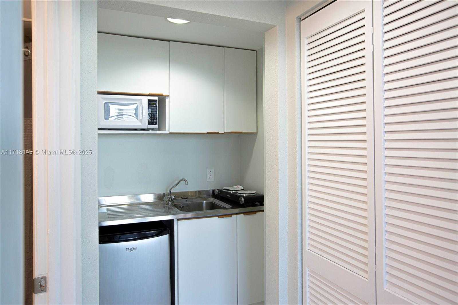 Small Image of 700 BILTMORE WAY #1016, Coral Gables Number 6