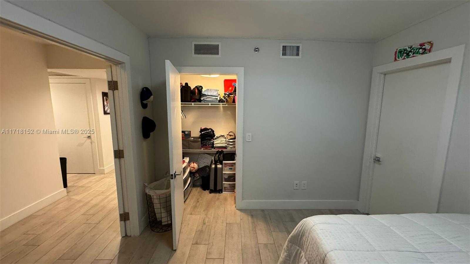 Small Image of 1850 SOUTH OCEAN DR #1701, Hallandale Beach Number 33