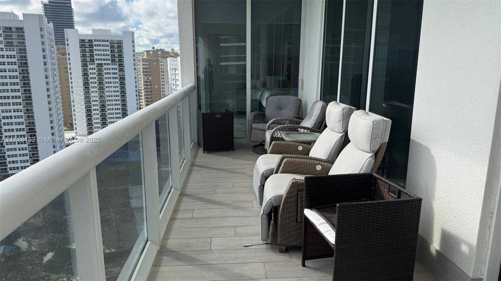 Small Image of 1850 SOUTH OCEAN DR #1701, Hallandale Beach Number 8