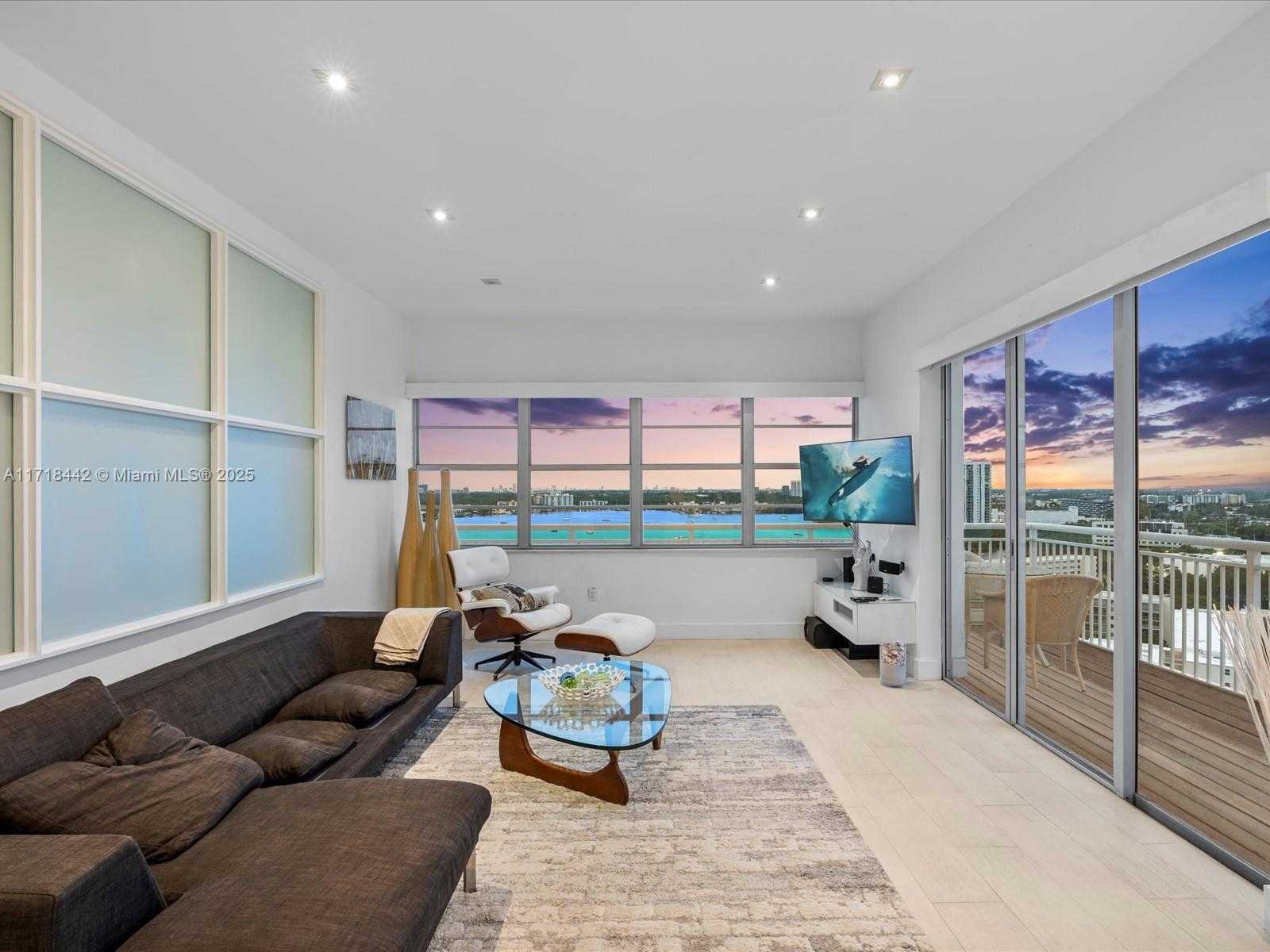 Small Image of 18011 BISCAYNE BLVD #PH05, Aventura Number 38