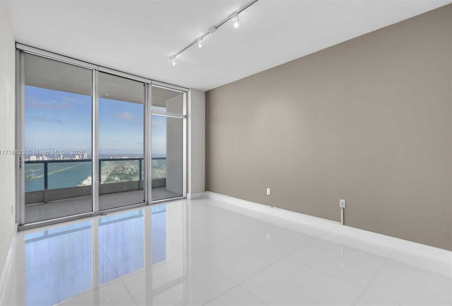 Small Image of 900 BISCAYNE BLVD #5706, Miami Number 17