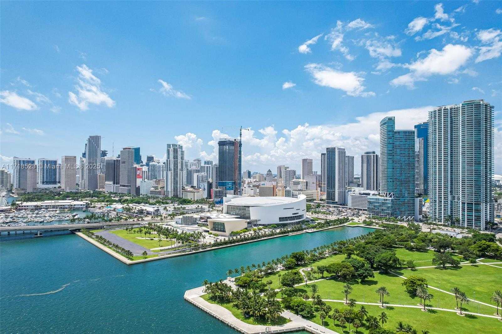Small Image of 900 BISCAYNE BLVD #5706, Miami Number 2