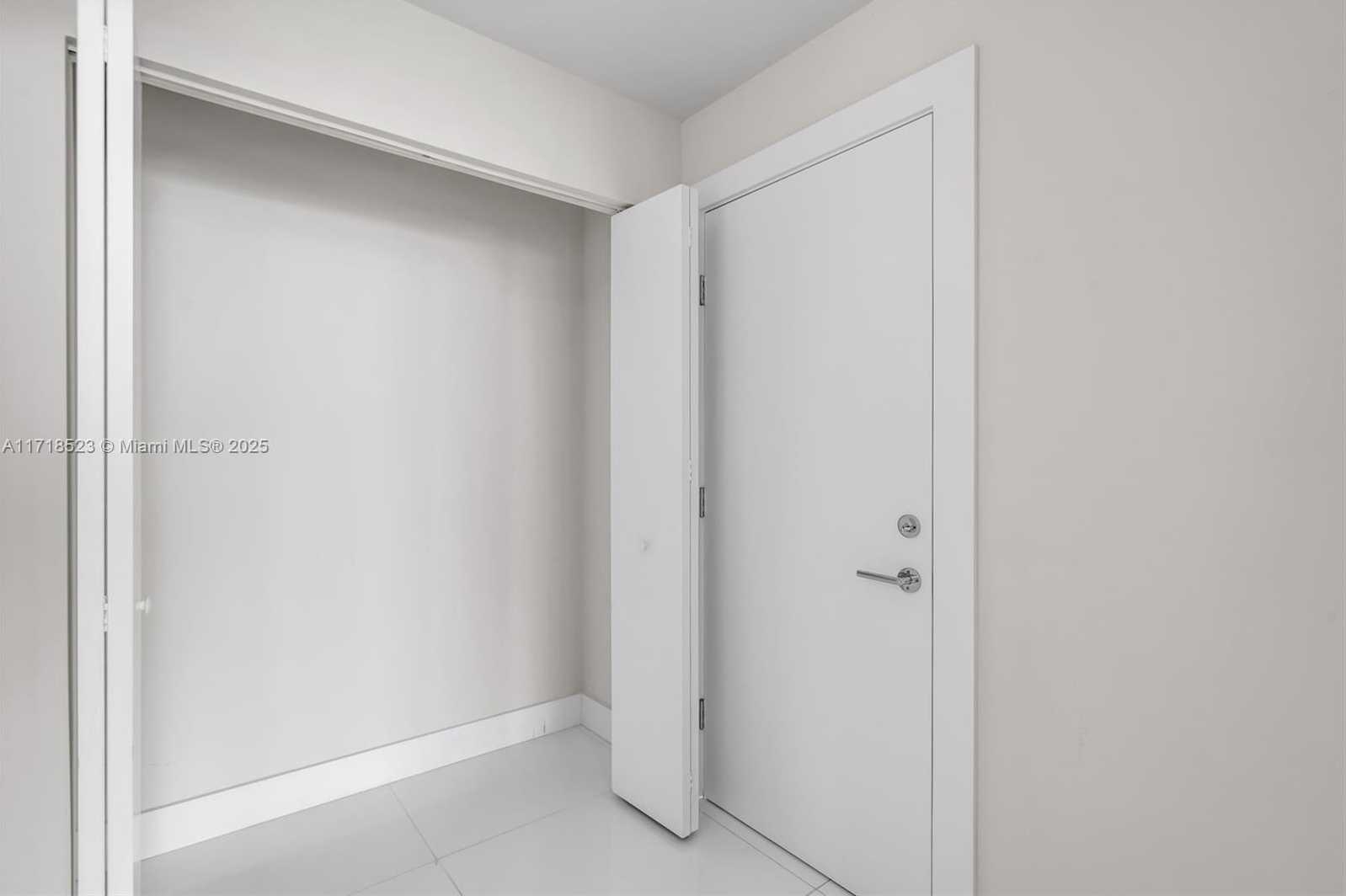 Small Image of 900 BISCAYNE BLVD #5706, Miami Number 21
