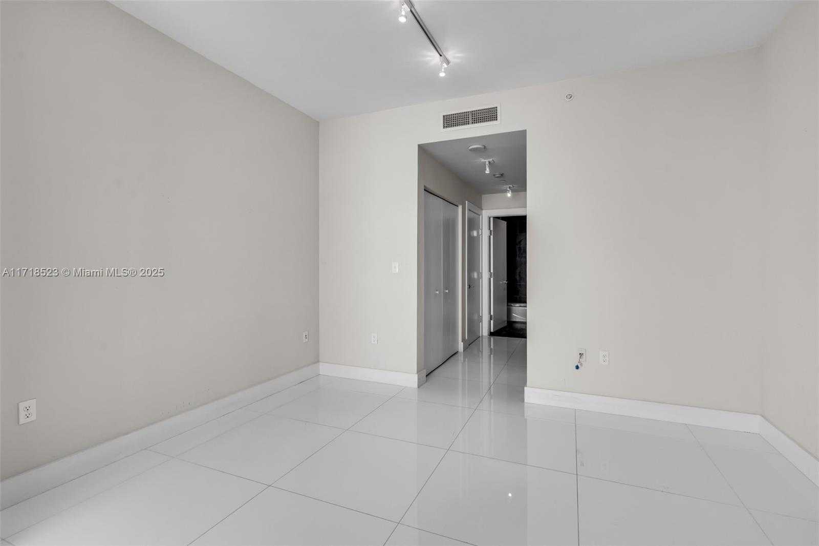 Small Image of 900 BISCAYNE BLVD #5706, Miami Number 23