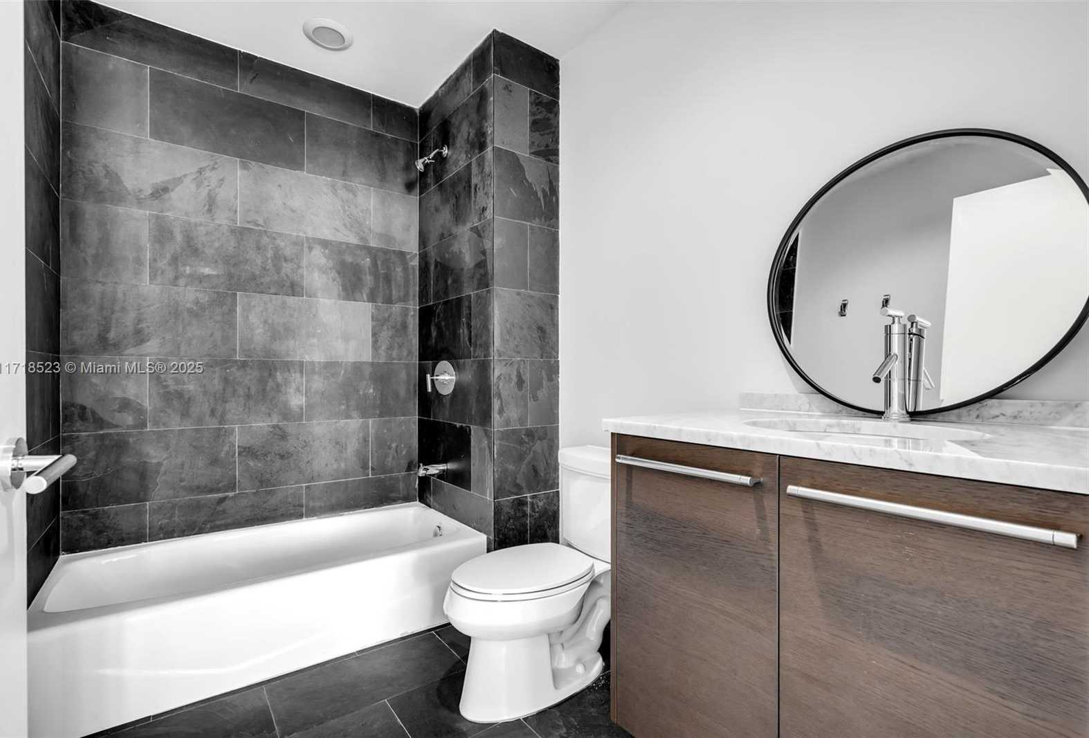 Small Image of 900 BISCAYNE BLVD #5706, Miami Number 24