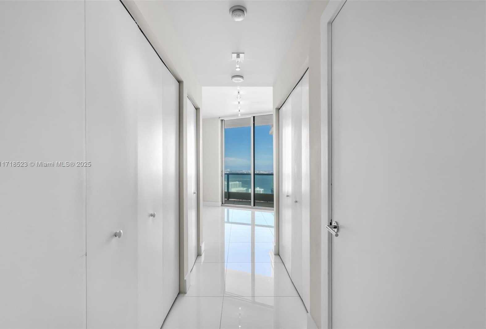 Small Image of 900 BISCAYNE BLVD #5706, Miami Number 25