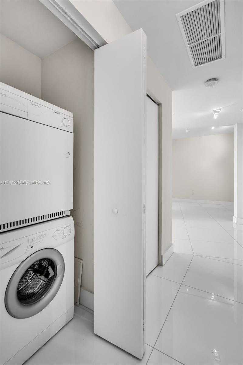 Small Image of 900 BISCAYNE BLVD #5706, Miami Number 26
