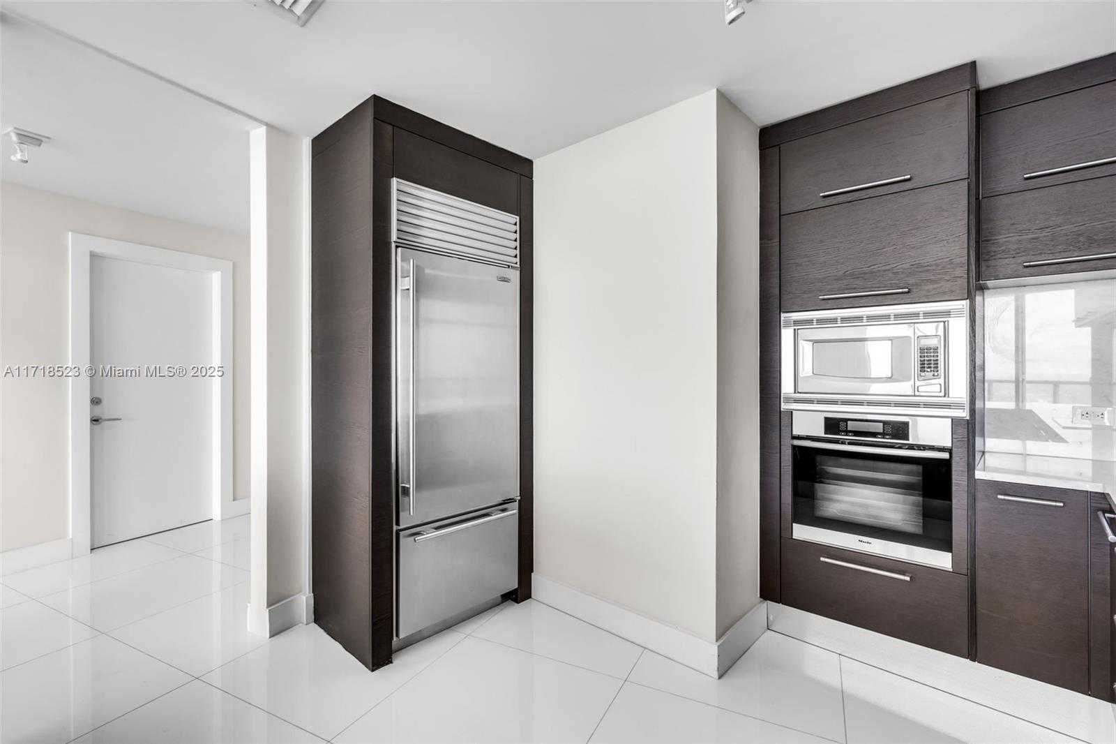 Small Image of 900 BISCAYNE BLVD #5706, Miami Number 31