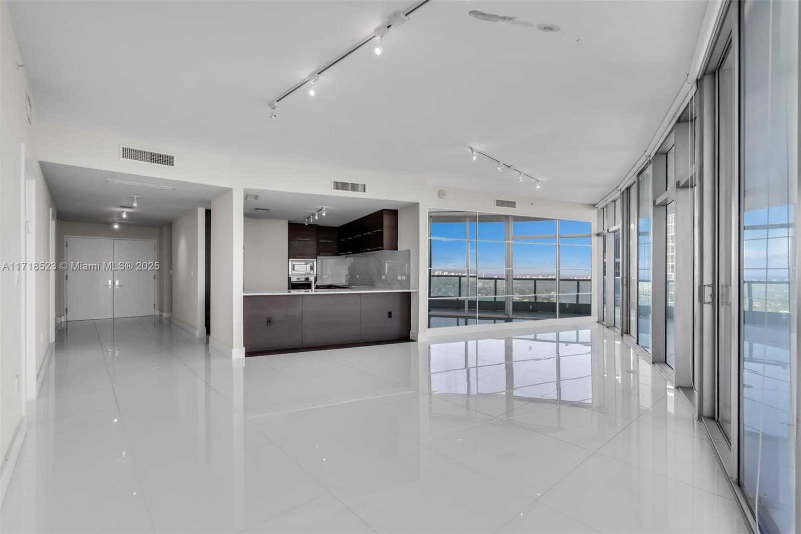 Small Image of 900 BISCAYNE BLVD #5706, Miami Number 36