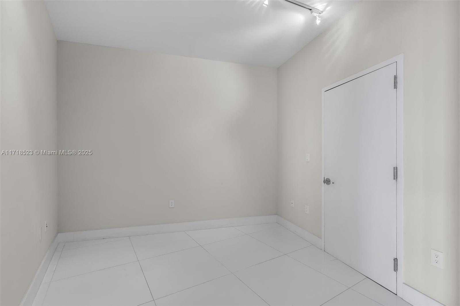 Small Image of 900 BISCAYNE BLVD #5706, Miami Number 40