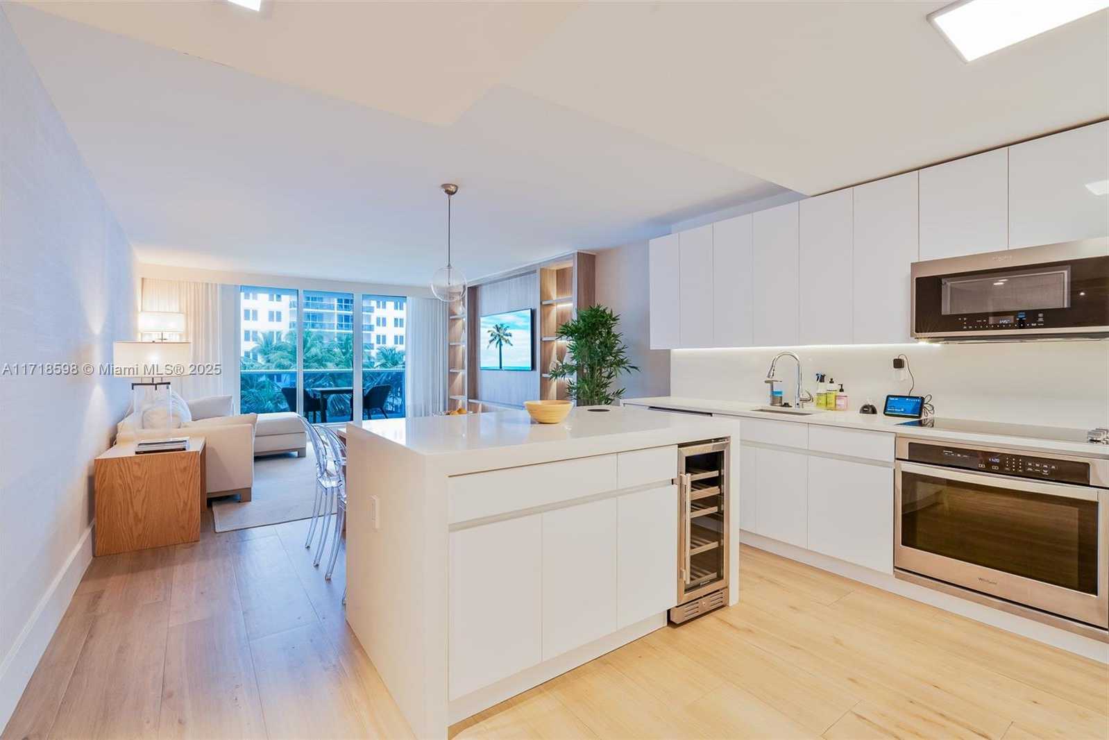 Small Image of 2301 COLLINS AVE #719, Miami Beach Number 3