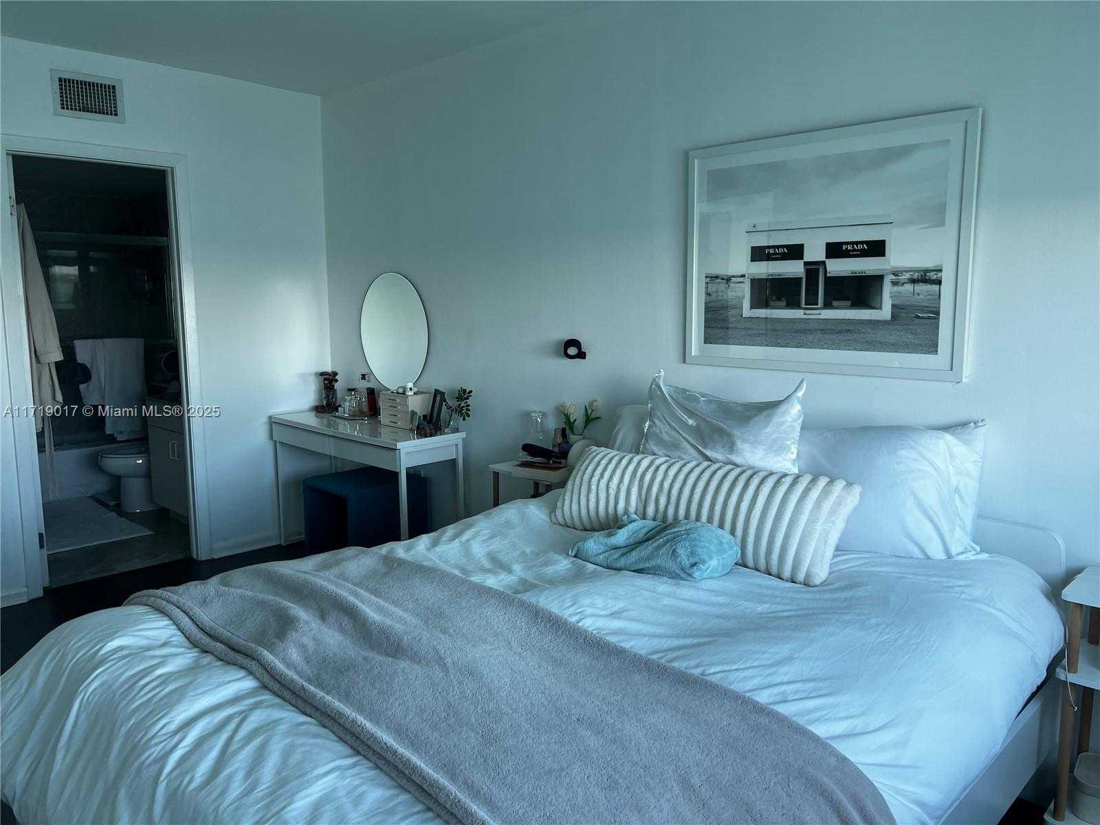 Small Image of 800 CLAUGHTON ISLAND DR #1404, Miami Number 7