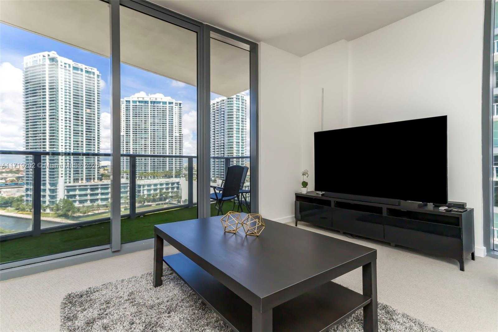 Small Image of 31 SOUTH EAST 6TH ST #1902, Miami Number 3