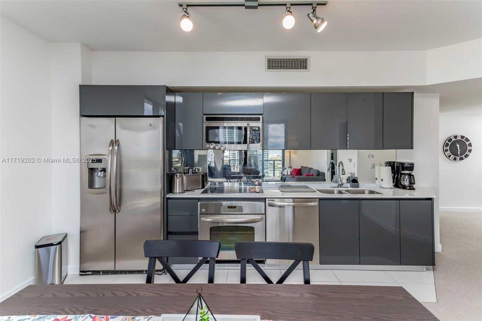 Small Image of 31 SOUTH EAST 6TH ST #1902, Miami Number 8