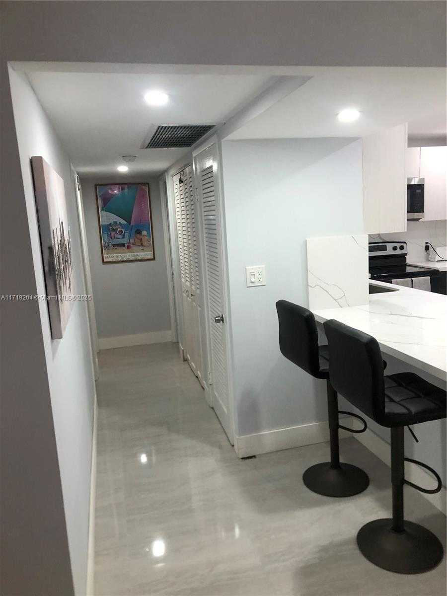 Small Image of 400 #210, Sunny Isles Beach Number 10