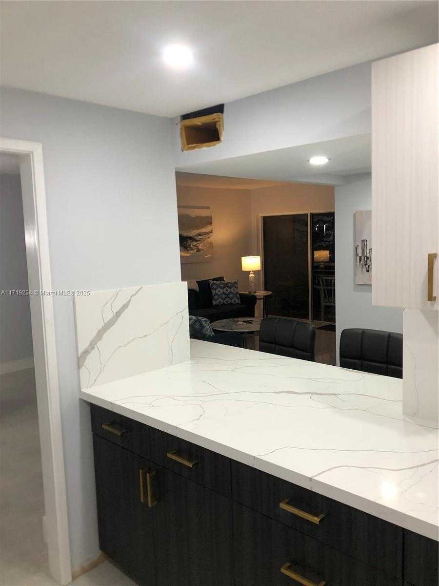 Small Image of 400 #210, Sunny Isles Beach Number 12
