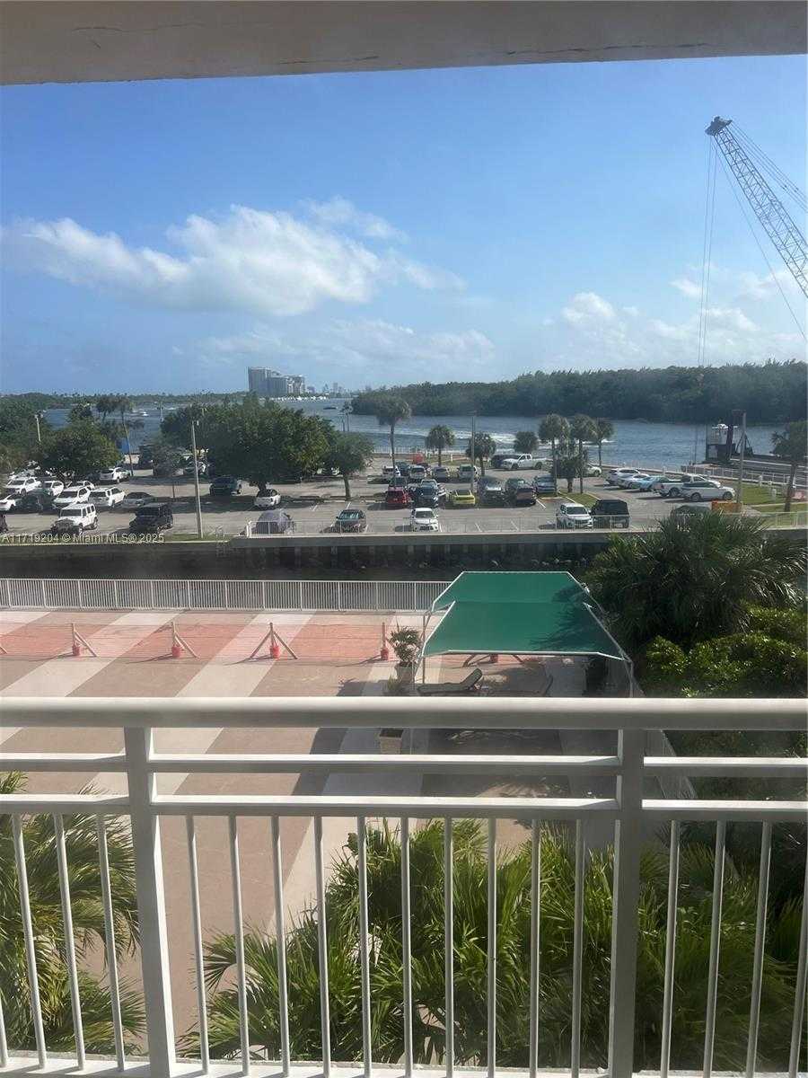 Small Image of 400 #210, Sunny Isles Beach Number 16