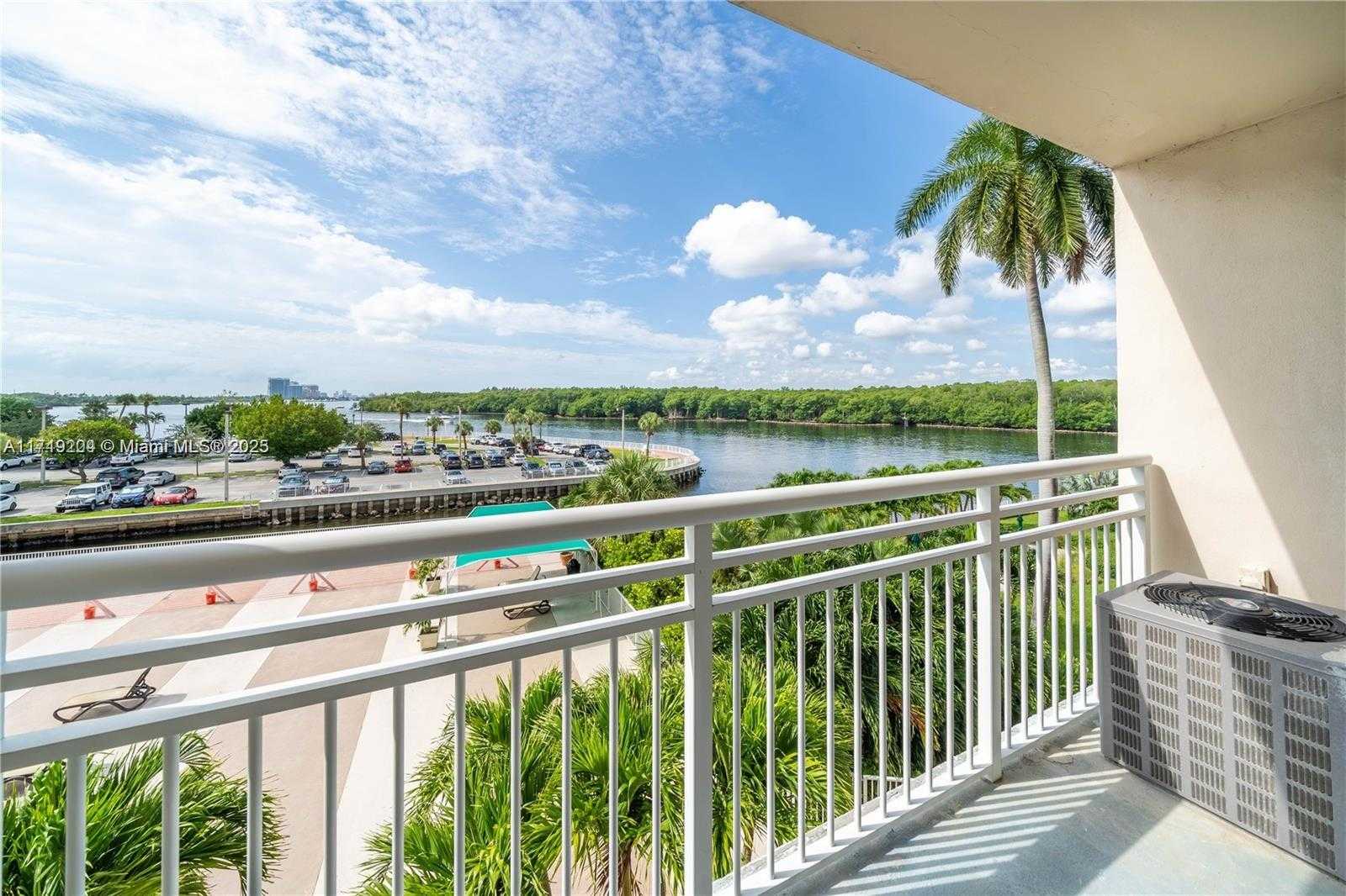 Small Image of 400 #210, Sunny Isles Beach Number 17