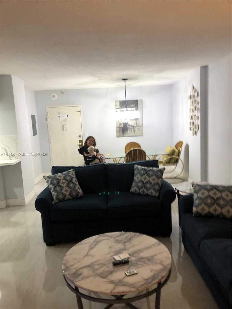 Small Image of 400 #210, Sunny Isles Beach Number 6