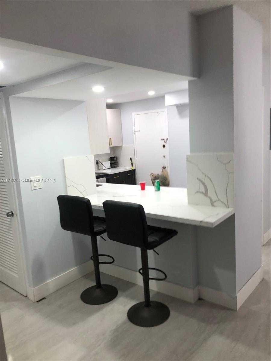 Small Image of 400 #210, Sunny Isles Beach Number 7