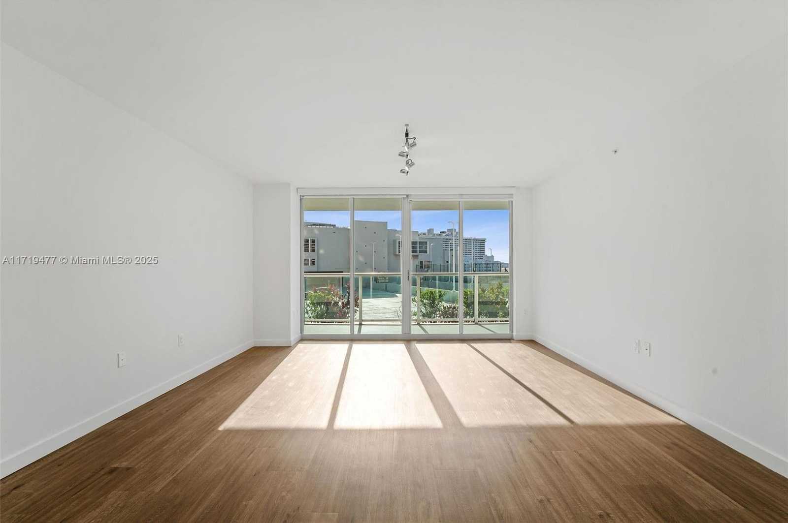 Small Image of 1500 BAY RD #M-0922, Miami Beach Number 11