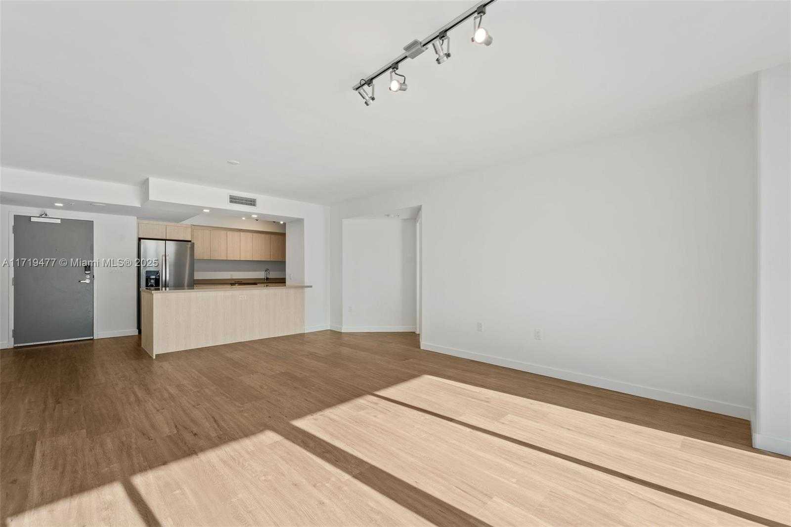 Small Image of 1500 BAY RD #M-0922, Miami Beach Number 18