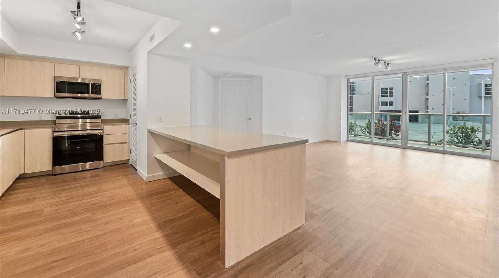 Small Image of 1500 BAY RD #M-0922, Miami Beach Number 2