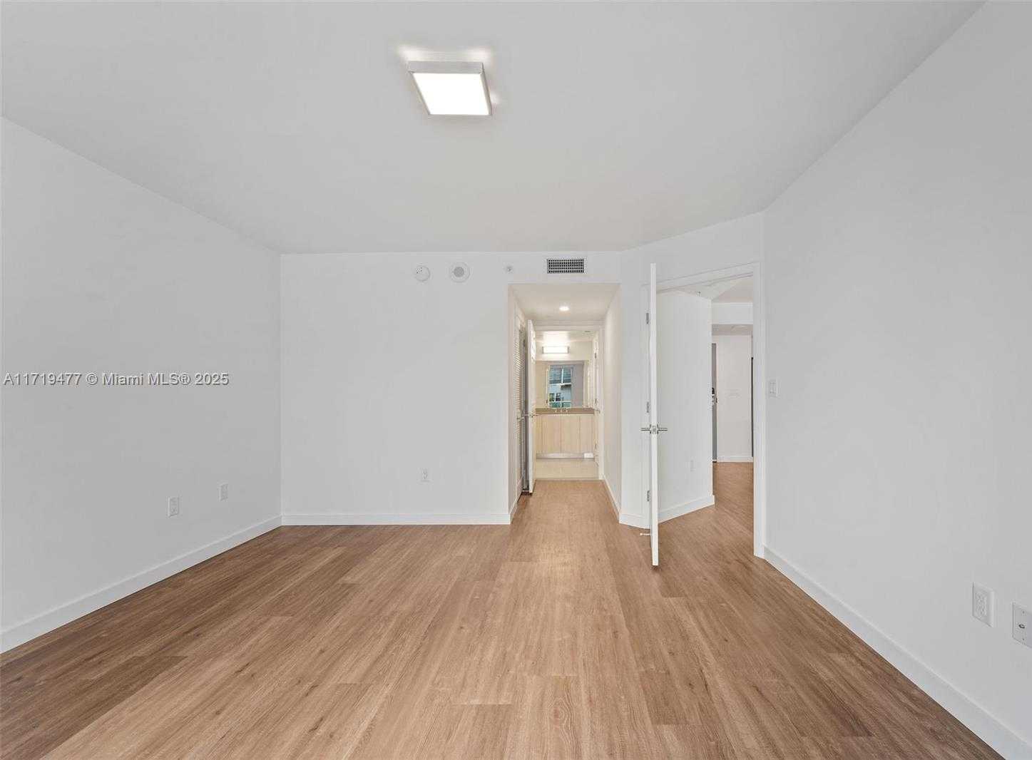 Small Image of 1500 BAY RD #M-0922, Miami Beach Number 21
