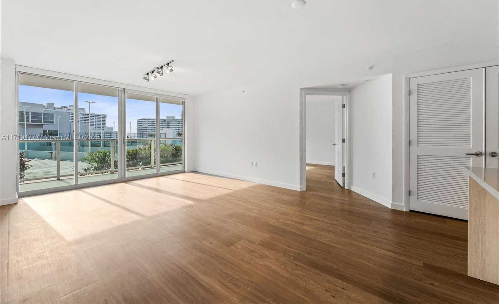 Small Image of 1500 BAY RD #M-0922, Miami Beach Number 8