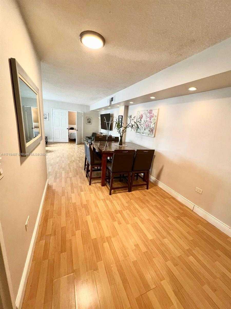 Small Image of 905 BRICKELL BAY DR #1422, Miami Number 12