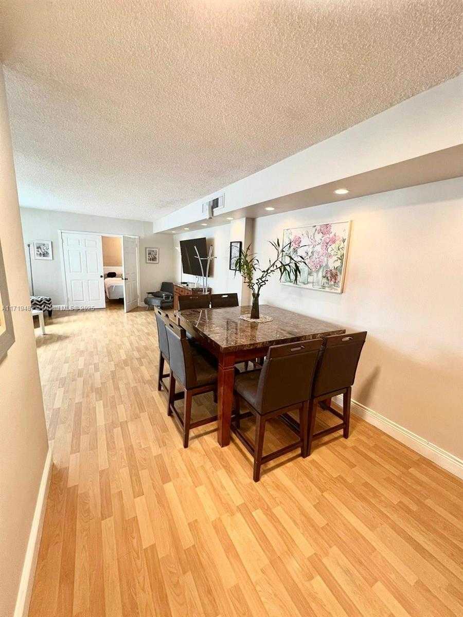 Small Image of 905 BRICKELL BAY DR #1422, Miami Number 13