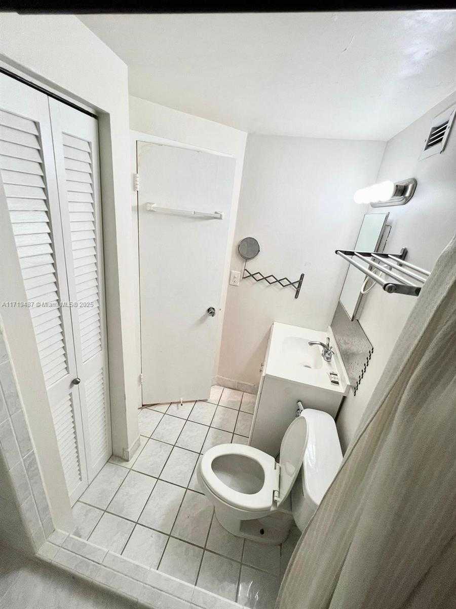 Small Image of 905 BRICKELL BAY DR #1422, Miami Number 14
