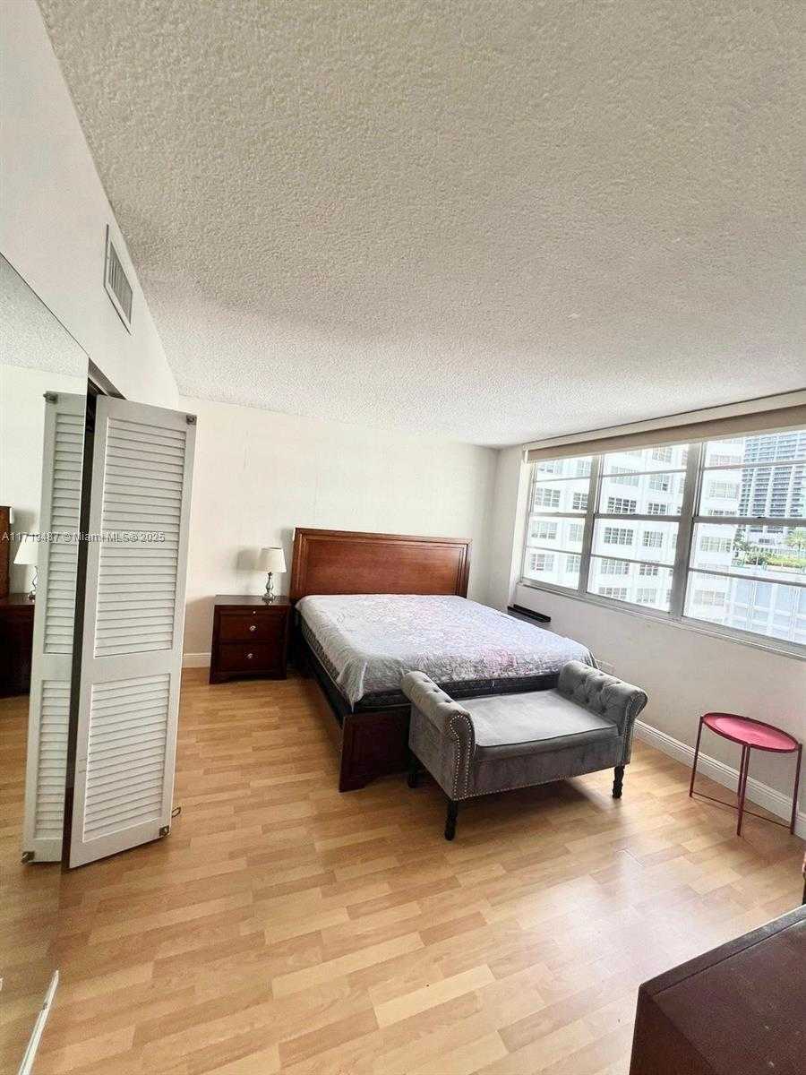 Small Image of 905 BRICKELL BAY DR #1422, Miami Number 16