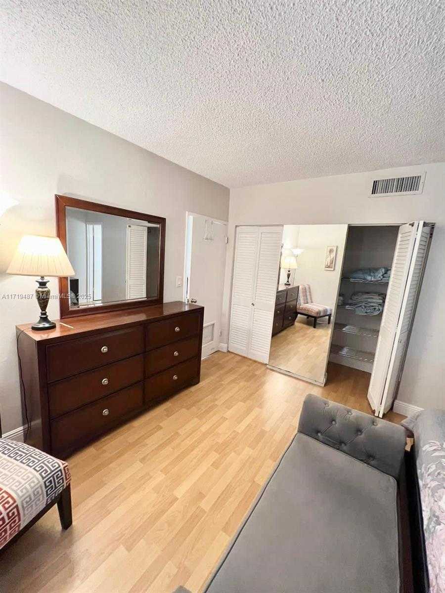 Small Image of 905 BRICKELL BAY DR #1422, Miami Number 17