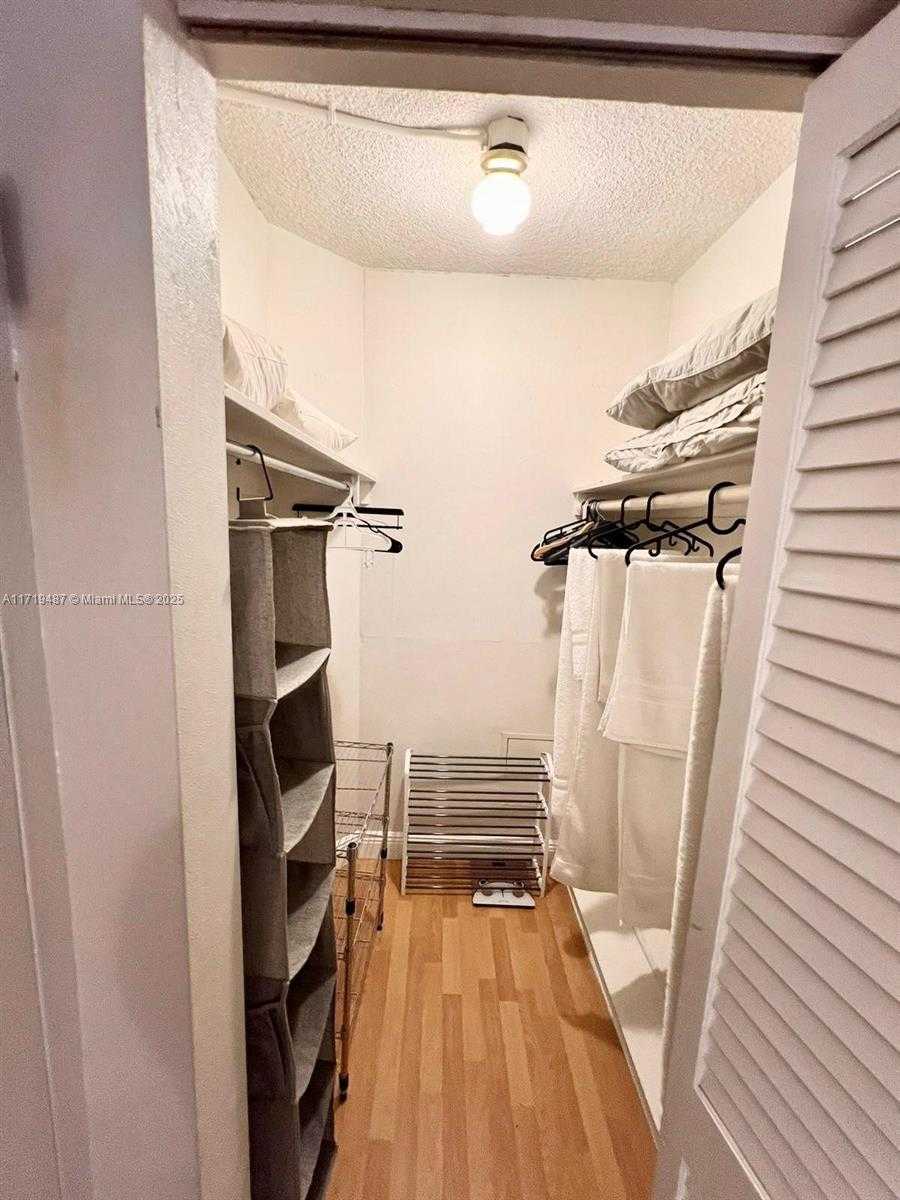 Small Image of 905 BRICKELL BAY DR #1422, Miami Number 20