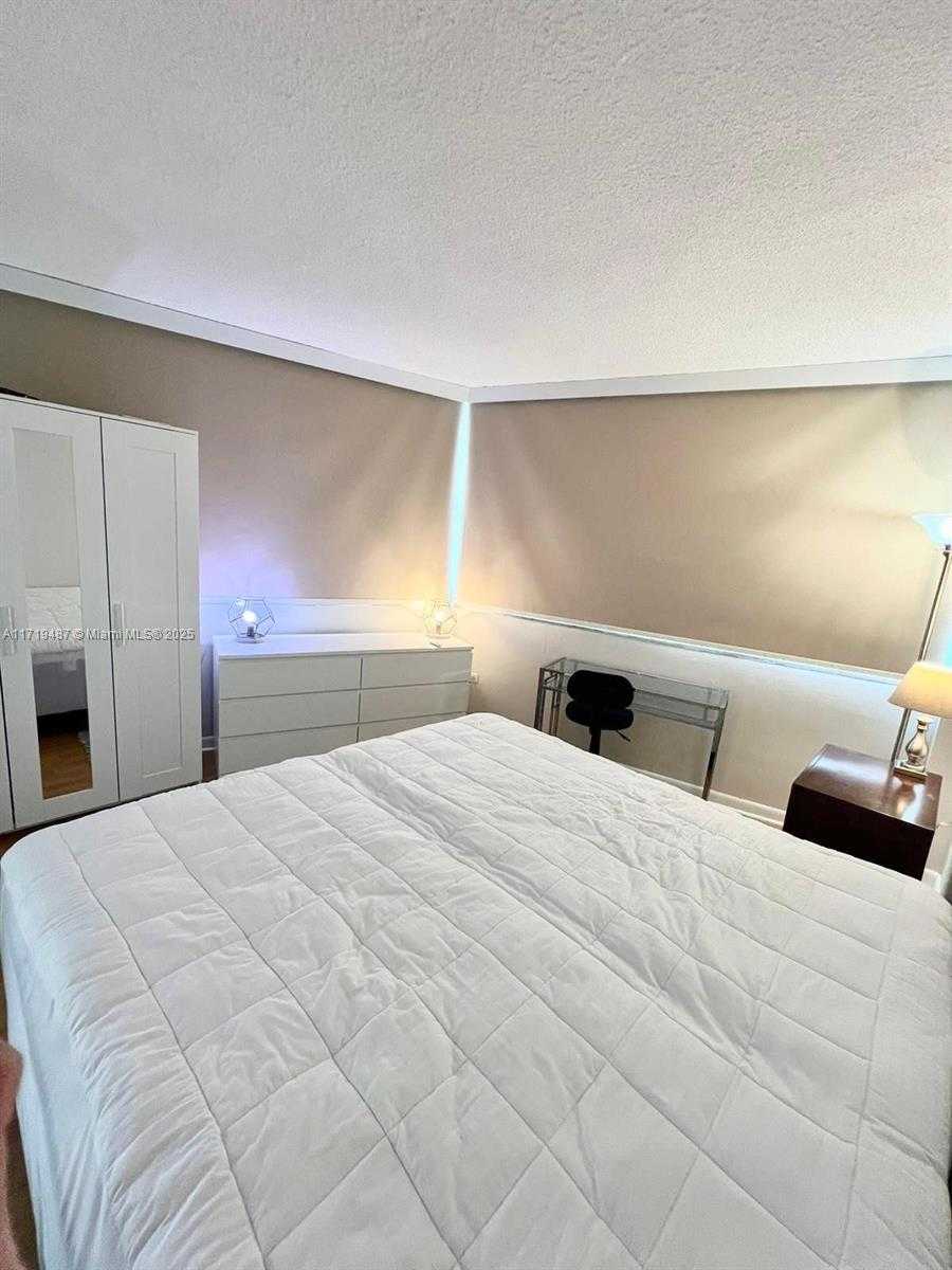 Small Image of 905 BRICKELL BAY DR #1422, Miami Number 26