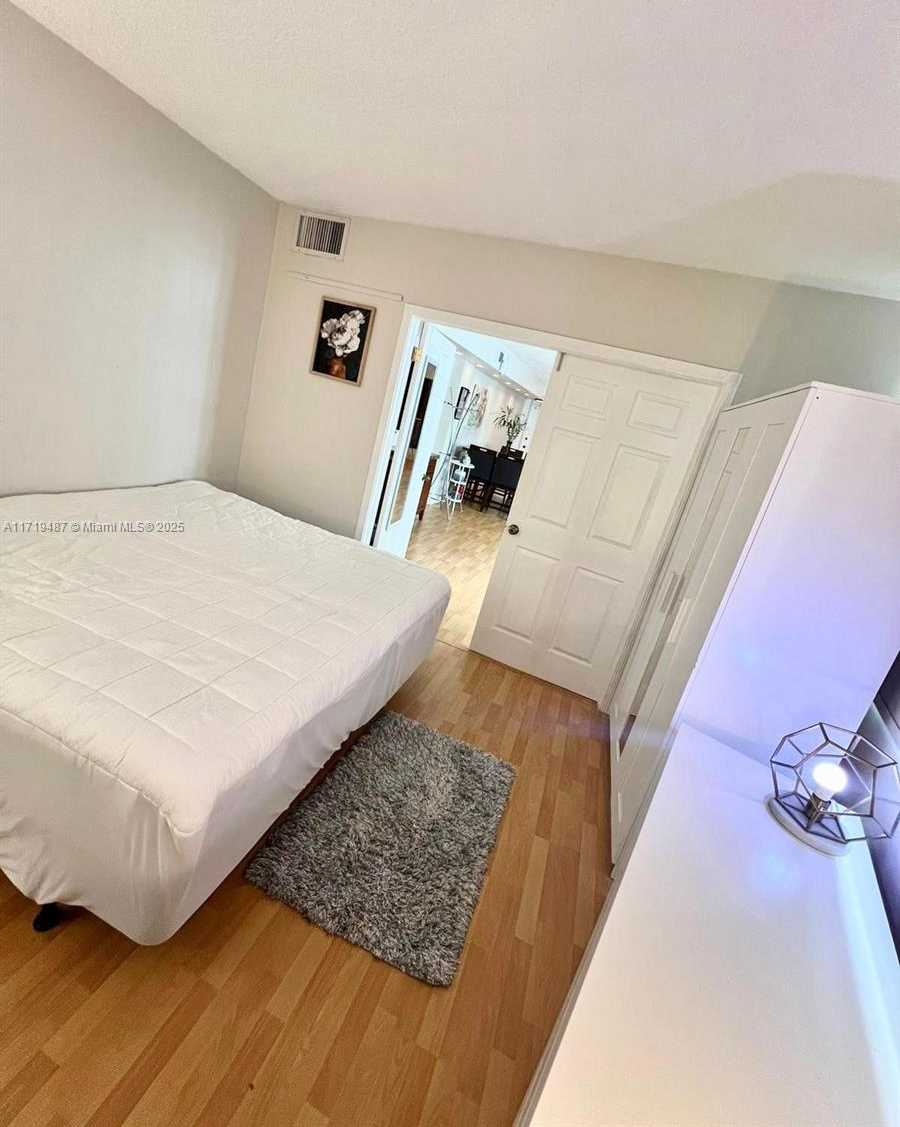 Small Image of 905 BRICKELL BAY DR #1422, Miami Number 28