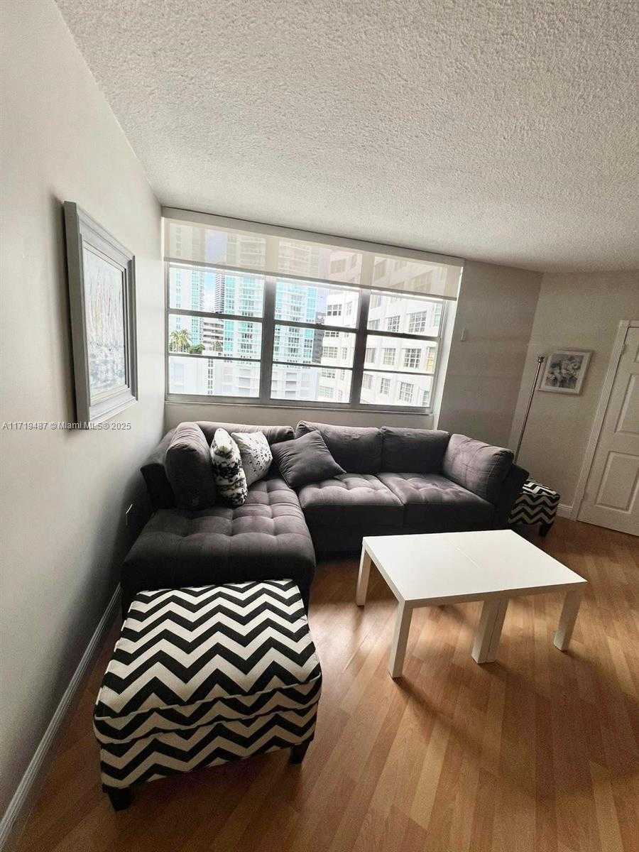Small Image of 905 BRICKELL BAY DR #1422, Miami Number 3