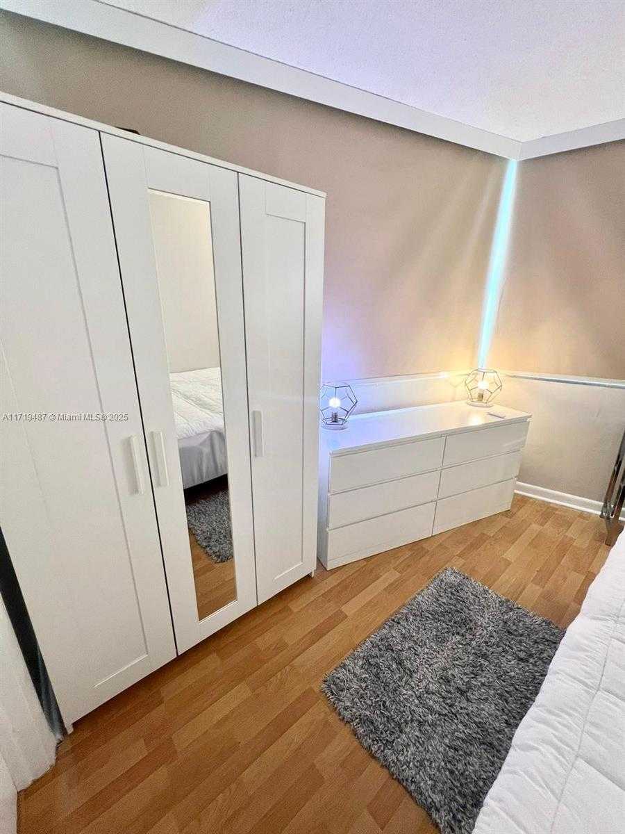 Small Image of 905 BRICKELL BAY DR #1422, Miami Number 30